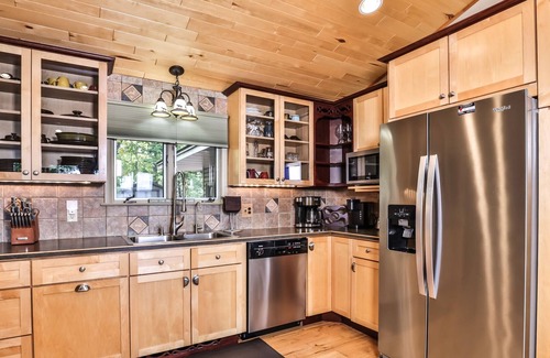 Conover House | NEW! Beautiful 4 bedroom home on South Twin Lake