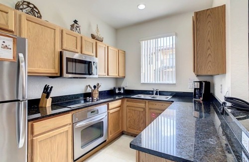 Kissimmee House | NEW! Beautiful 4BR Townhome in Regal Oaks w/Hot Tub & Pool Near Disney