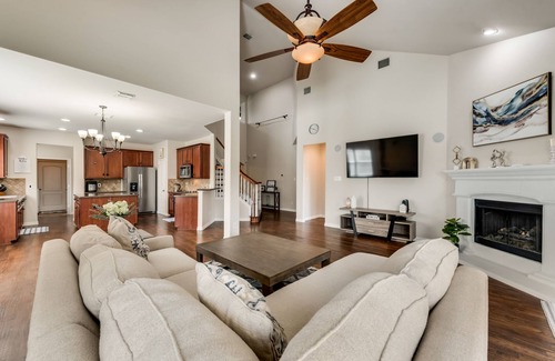 Tarrant County House | New, beautiful 5 BR, 10 beds, near AT&T Stad,Joe Pool, Sixflag, and pet friendly