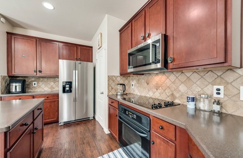 Tarrant County House | New, beautiful 5 BR, 10 beds, near AT&T Stad,Joe Pool, Sixflag, and pet friendly
