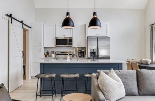 Kenilworth House | New Beautiful Home with Mtn Views, 2 Decks, Walk to Biltmore Village