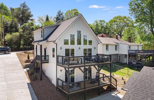 Kenilworth House | New Beautiful Home with Mtn Views, 2 Decks, Walk to Biltmore Village