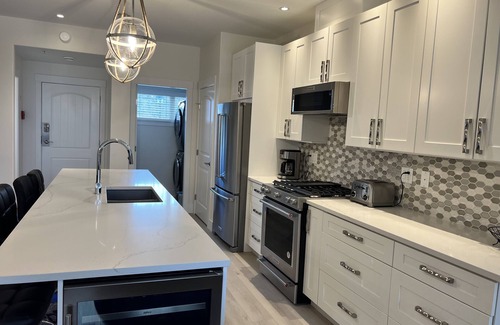 Westbank Condo | New Beautiful Lakefront 1400 sq ft, 2 BR + Den, 2 Level ground floor walk out.