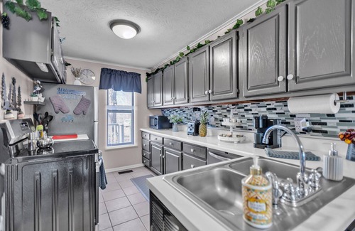 Rutledge House | NEW! Beautiful Lakeview Chateau with Stunning Views