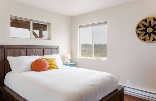 Brewster Cabin | NEW: Beautiful Mountain Views, Abundant Wildlife & Dark, Dark Skies