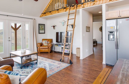 Brewster Cabin | NEW: Beautiful Mountain Views, Abundant Wildlife & Dark, Dark Skies