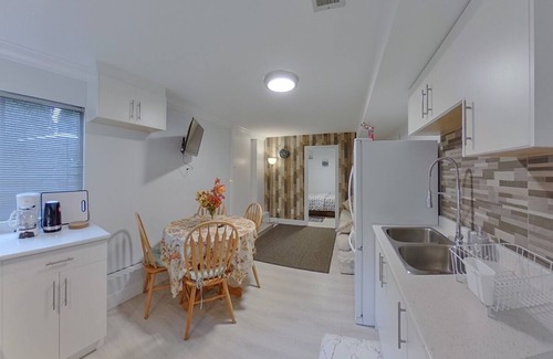 Guildford House | New, beautiful & peaceful 2 bed residential suite.