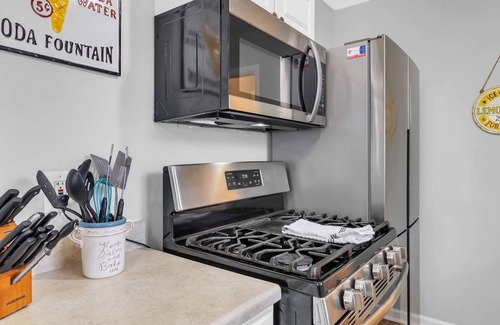 Pontiac House | NEW! Beautiful retreat Home Near Auburn Hills/Waterford
