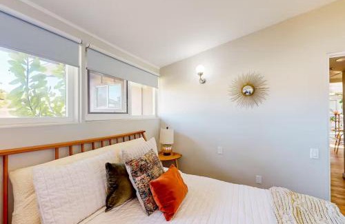 Spring Valley House | NEW Beautiful San Diego Mid-Century Treehouse