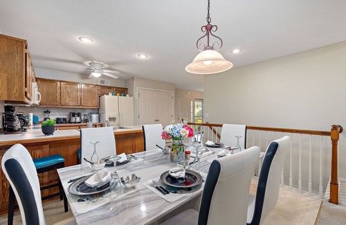 Gladstone House | NEW! Beautiful Townhome 11 minutes to Downtown