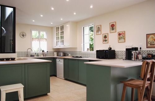 L'Isle-Adam House | New - Bed & Breakfast on garden in the center of L'isle Adam - Le clos de l'isle