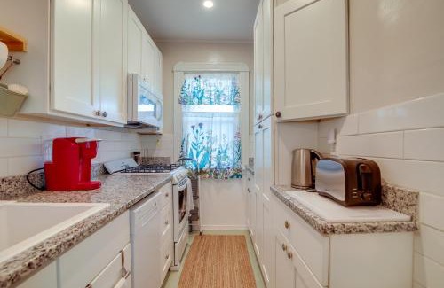 New Bedford Apartment | New Bedford Apartment about 4 Mi to Fort Phoenix Beach