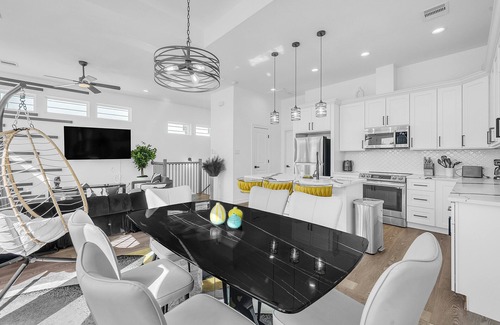 Northside House | NEW! BeeHive House- Stylish Houston Getaway