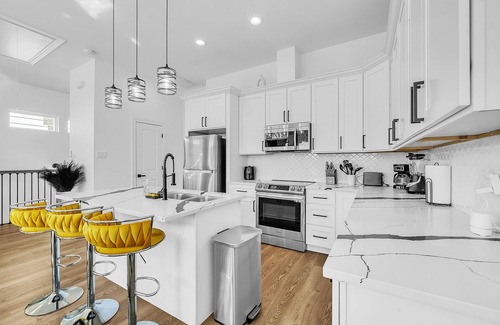 Northside House | NEW! BeeHive House- Stylish Houston Getaway