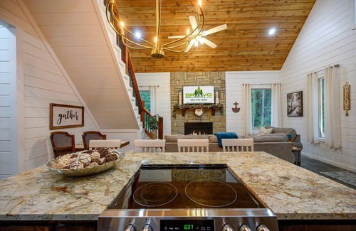 Pickens Cabin | New Beginnings, 1 Bdr w/Loft Sleeping, Firewood Provided