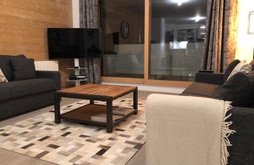 Oz Apartment | *NEW* Bellevue D’Oz Ski In Ski Out Luxury Apartment (8-10 Guests)