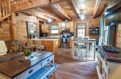 Warm Springs Cabin | NEW! Blackberry Patch - Fiber Wifi - Close to Callaway