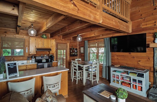 Warm Springs Cabin | NEW! Blackberry Patch - Fiber Wifi - Close to Callaway
