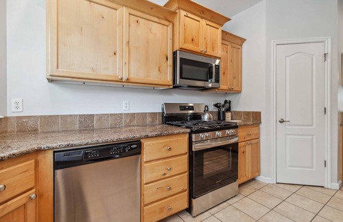 Northwest Boise City House | NEW! BloomHaus: A Whimsical Escape | Movie Loft | Back Patio w/Chiminea | Spacious Master en Suite