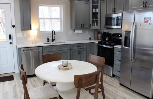 Floyd House | New! Blue Rock Escape by Buffalo Mtn Getaway