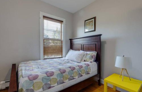 Dudley - Brunswick King Apartment | NEW! Boston Condo Near MBTA, 3Mi to Fenway ! (U3)