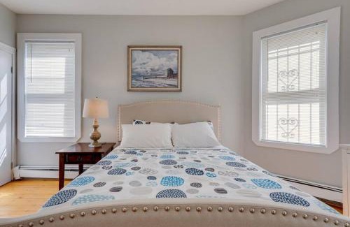 Dudley - Brunswick King Apartment | NEW! Boston Condo Near MBTA, 3Mi to Fenway! (U1)