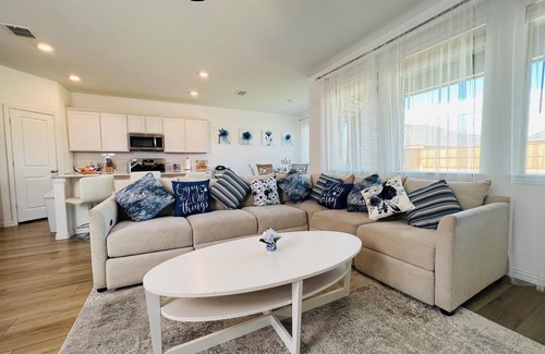 Little Elm House | New Brand House: Temporary Relocation Contractors Nurses!