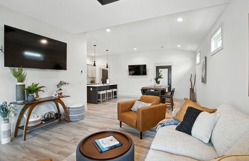 Lawrence House | NEW! Brand New Cool Comfy Lawrence Retreat