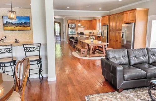 New Braunfels House | New Braunfels Lakefront Escape: 4,000 Sq Ft Home with Private Dock & Fun