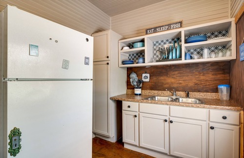 New Braunfels Cottage | New Braunfels Vacation Rental on Lake Dunlap!