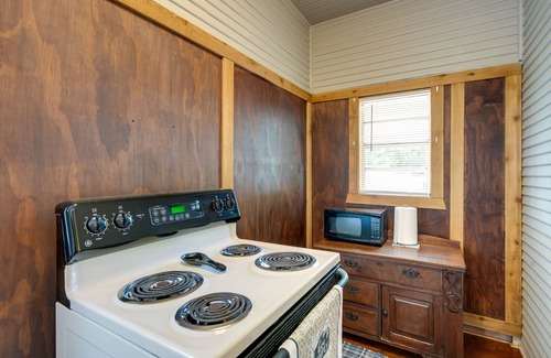 New Braunfels Cottage | New Braunfels Vacation Rental on Lake Dunlap!