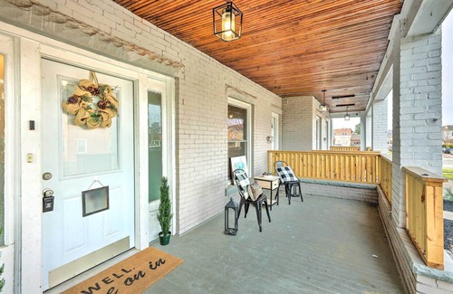 Huntington Apartment | NEW! Bright Huntington Apartment Near Parks