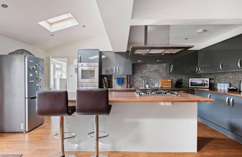 Leeds House | NEW Bright & Stylish 4BD Home City Centre of Leeds