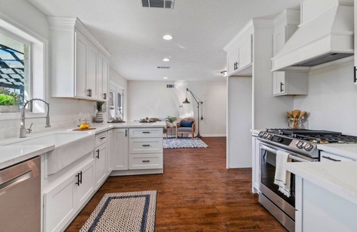 Lake Charles House | New-Bright-Stylish-City Center 4 Bedroom 3 Bath Home with Office