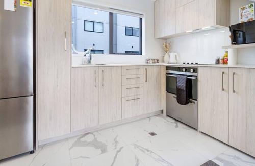 New Brighton House | New Brighton Beach Explore - King Bed and sofa bed