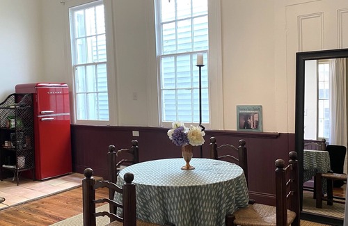 Lower Garden District Apartment | NEW! Brinjal Apt On Magazine w/Private Quiet Yard