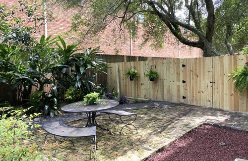 Lower Garden District Apartment | NEW! Brinjal Apt On Magazine w/Private Quiet Yard