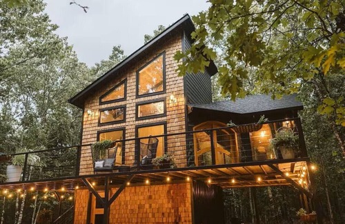 Lenox Cabin | New Bronze Gabel Cabin