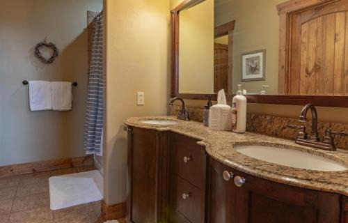 Driggs Apartment | New Buffalo Peaks - Great Outdoor Adventures!