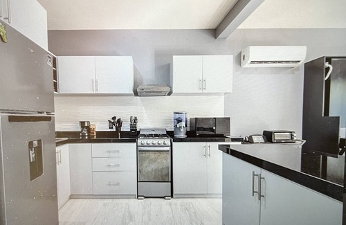 Bacocho House | New Build 10 min walk to the Turtle Release Beach -Pool - 2 mins to downtown