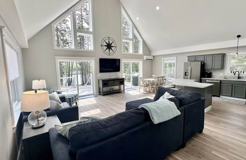 Steuben House | New Build 2023 Waterfront Home near Acadia with Hot Tub