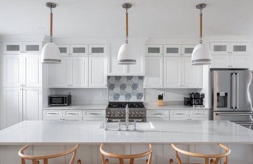 Middletown House | New Build-4 Bed, Steps to Vineyard, Close to Beach