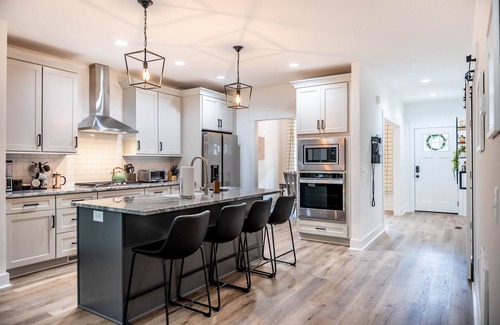 Pinehurst House | New Build! 5 Bedrooms & 3.5 Baths! 5 minutes to Golf and the Village