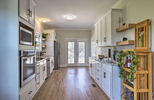 Macon House | New-build modern house in Downtown Macon-Best Location with King Bed & Spa Bath