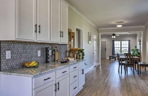 Macon House | New-build modern house in Downtown Macon-Best Location with King Bed & Spa Bath