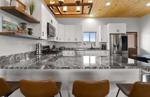 Taos House | New Build! - Relax to the most Expansive sunsets east of the Rio Grande.