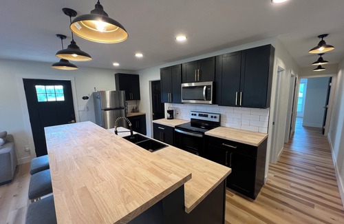 Teays Apartment | New buildout in the heart of Teays Valley & Hurricane. Private and convenient.