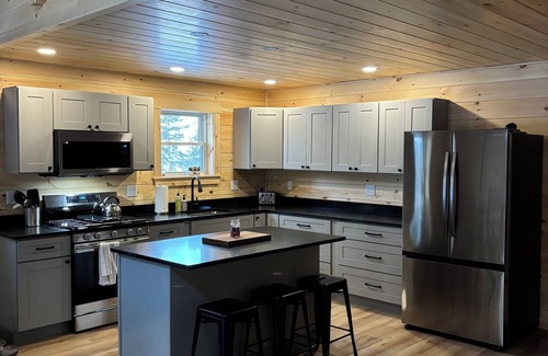 Rangeley Ski Chalet | New Built! 2025 Cozy 3-bedroom chalet with water access to Rangeley Lake
