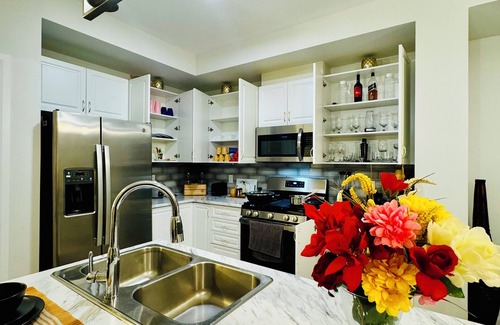 Ottawa Division House | New Built 3 Bedrooms Beautiful Townhouse & 2.5 Bathrooms in Beautiful Community