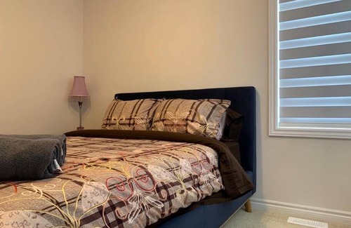 Niagara Falls House | New-built 4 bedrooms Niagara House
